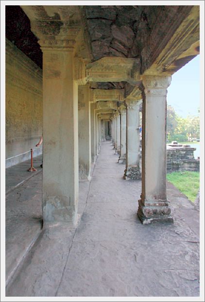 Cambodia_AngkorWat_3757_3_m