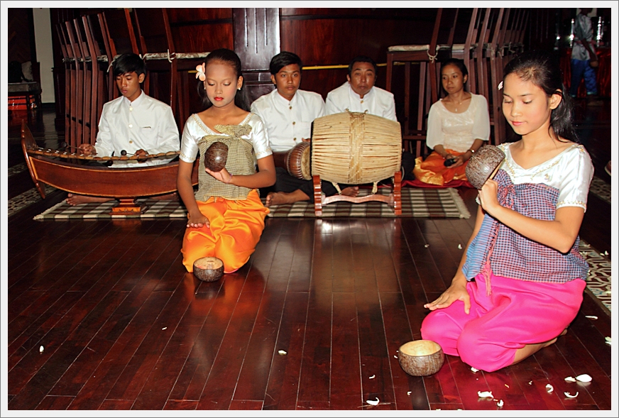 MekongCruise_Cambodia_Dance_7511_2_mm