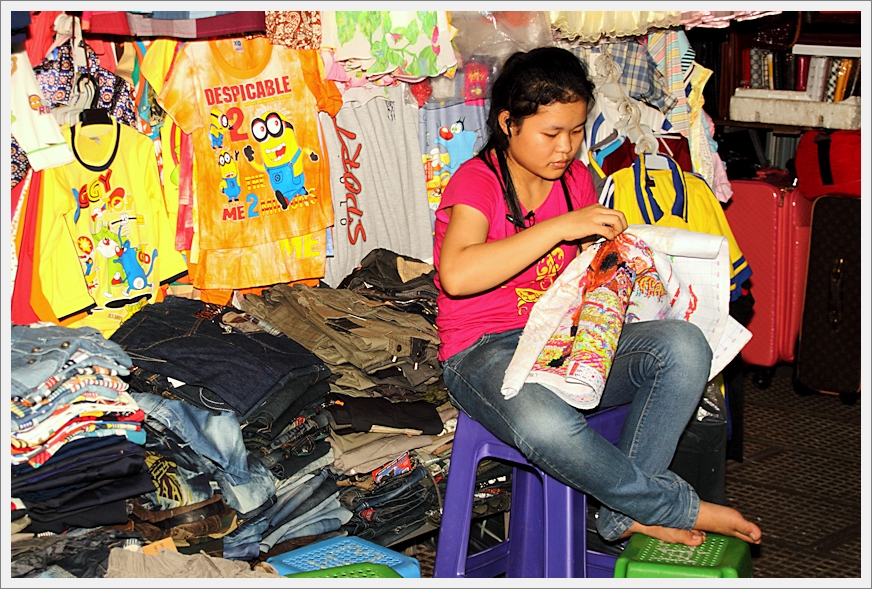 MekongCruise_Cambodia_Market_7436_3_m