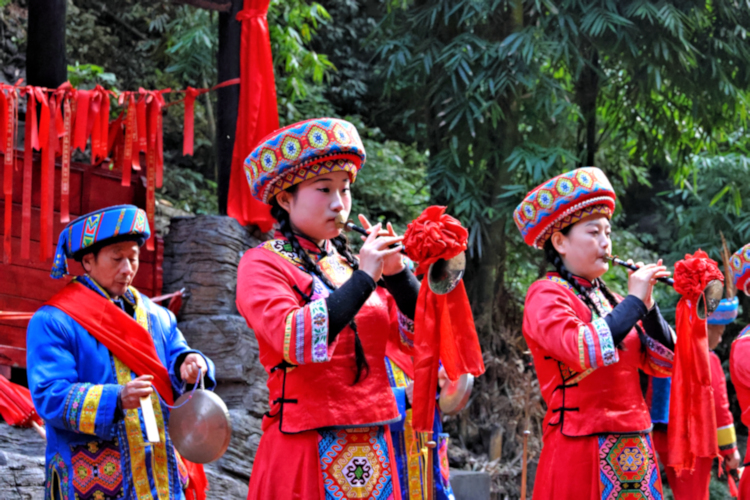 Demonstration of wedding celebration by Ba culture