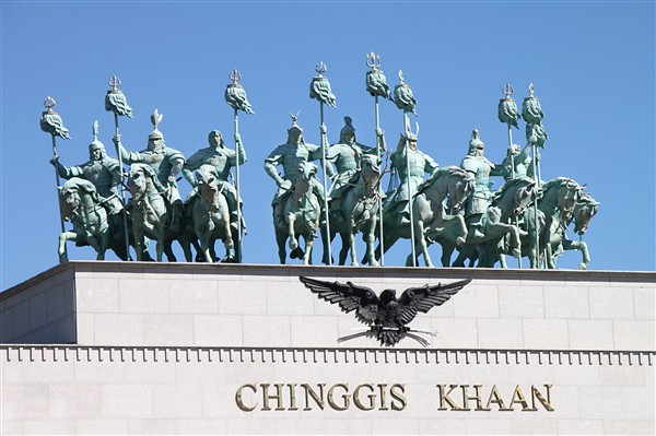Mongolia_GhengisKhanComplex_2088_m_600.jpg