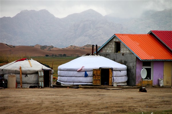Mongolia_S_Gobi_RoadsideVill_2901_m_600.jpg
