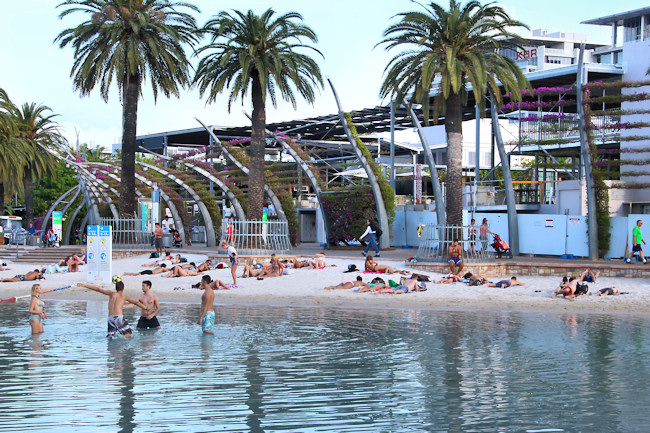 Brisbane_City_SouthBank_0325_m