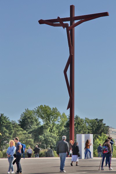 Stylised cross in the courtyard of the Sanctuary of Fatima